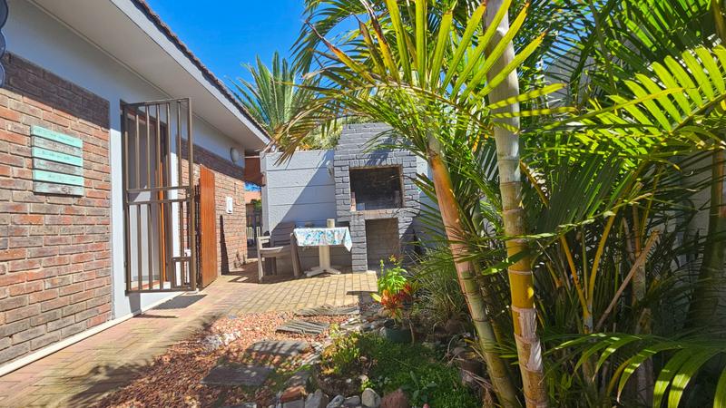 6 Bedroom Property for Sale in Fraaiuitsig Western Cape